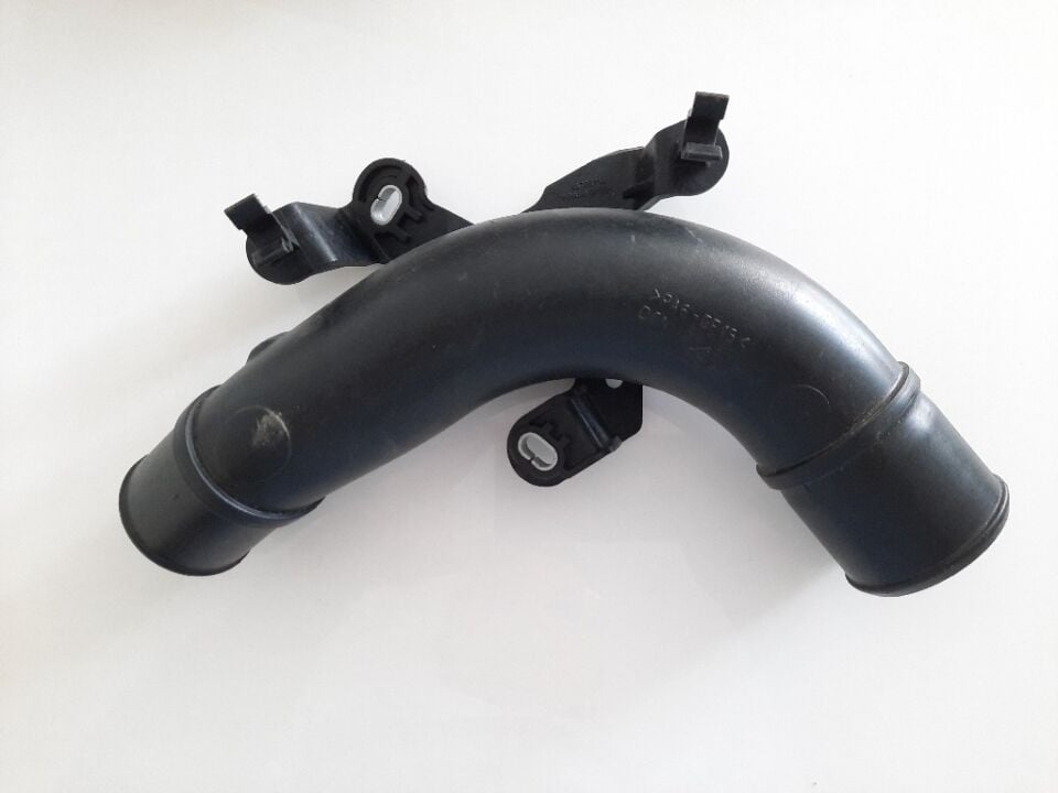 Clio 4 Turvo Çıkış Plastiği Hortumsuz 0.9 Tce 1.2 Tce 144604208R Renault Orijinal