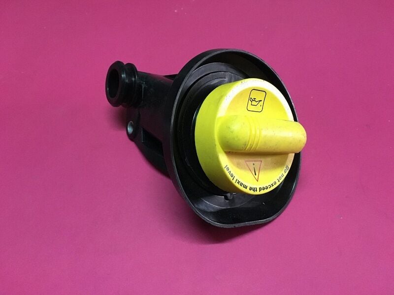 Clio 5 Captur 2 Motor Yağ Dolum Yuvası Haznes 1.0 Sce B4D 152590587R Renault Orijinal