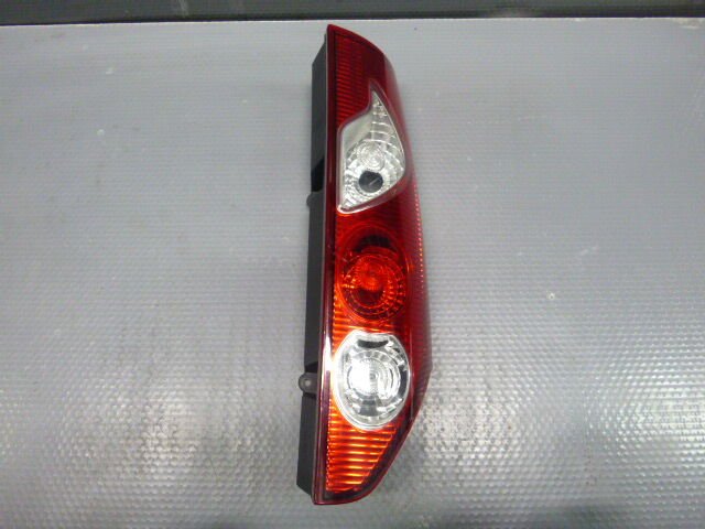 Kangoo 3 Sağ Arka Stop Lambası Bagaj Tek Kapı Duysuz 2008 - 2012 3770 8200419945 Pleksan