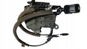 Clio 4 Sol Arka Kapı Kilidi 2013 2015 825019504R 825016604R Renault Mais