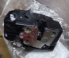 Sandero 3 Sağ Ön Kapı Kilidi 805023900R Renault Orijinal