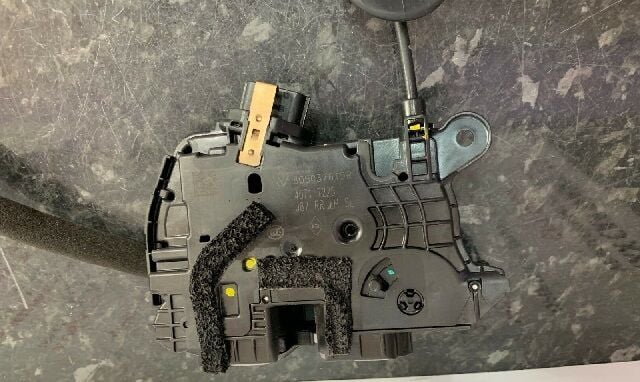 Captur 1 Sol Arka Kapı Kilidi Elektirikli 805037619R 825019254R Renault Orijinal