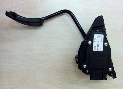 Trafic 2 Gaz Pedalı Kaptörlü 1.9 2.0 2002 2012 7700313060 Renault Mais