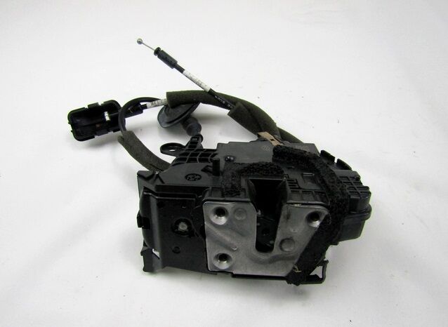 Clio 4 Sağ Arka Kapı Kilidi Elektirikli 2013 2015 825004167R 825002104R Renault Orijinal